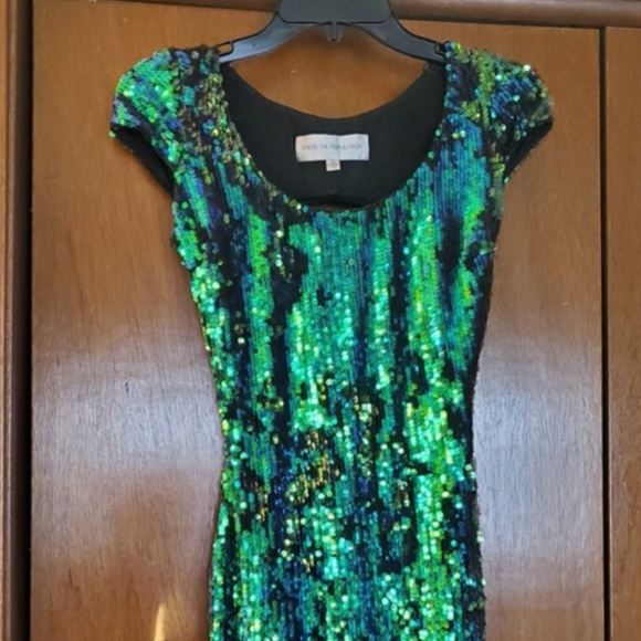 Dress the Population Iridescent Green Sequin Short Dress with Open Back - Picture 2 of 6